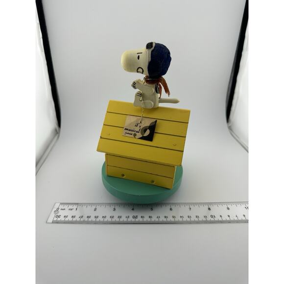 Peanuts 1968 Snoopy WWI Ace Doghouse Wooden Music Box Schmid Brothers Japan 8" - Picture 10 of 10